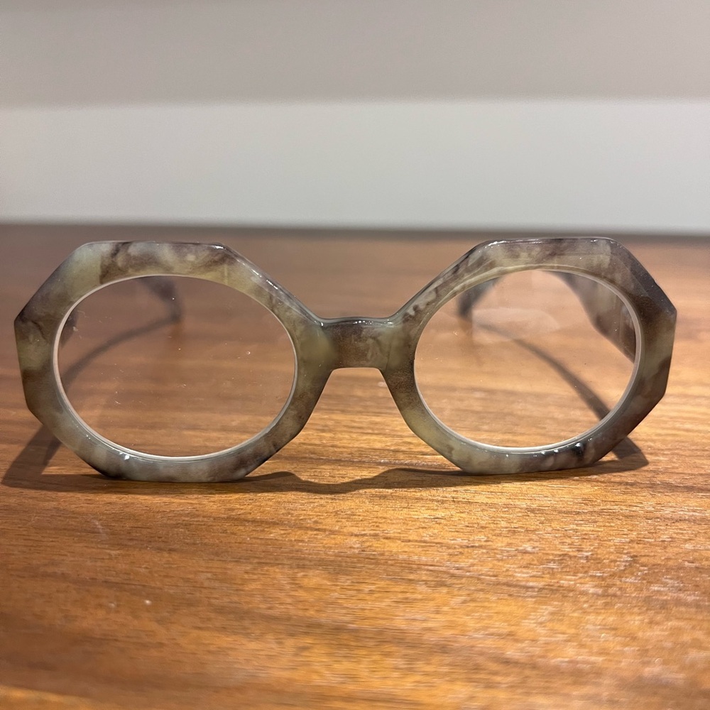 Readers 2.50 fun quirky style.